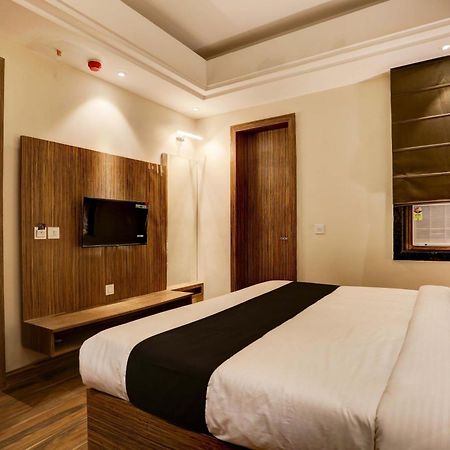 Collection O Stargaze Hotel Kanpur Ngoại thất bức ảnh